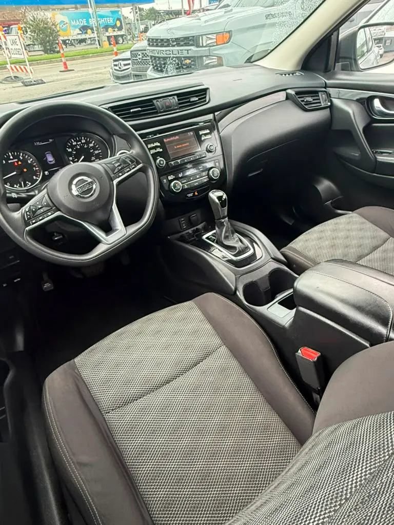 Used 2017 Nissan Rogue Sport SV FWD image 11