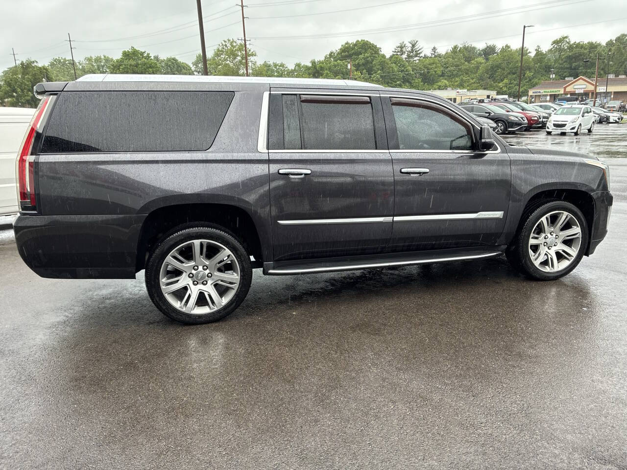 Used 2017 Cadillac Escalade ESV Luxury AWD/4WD image 7
