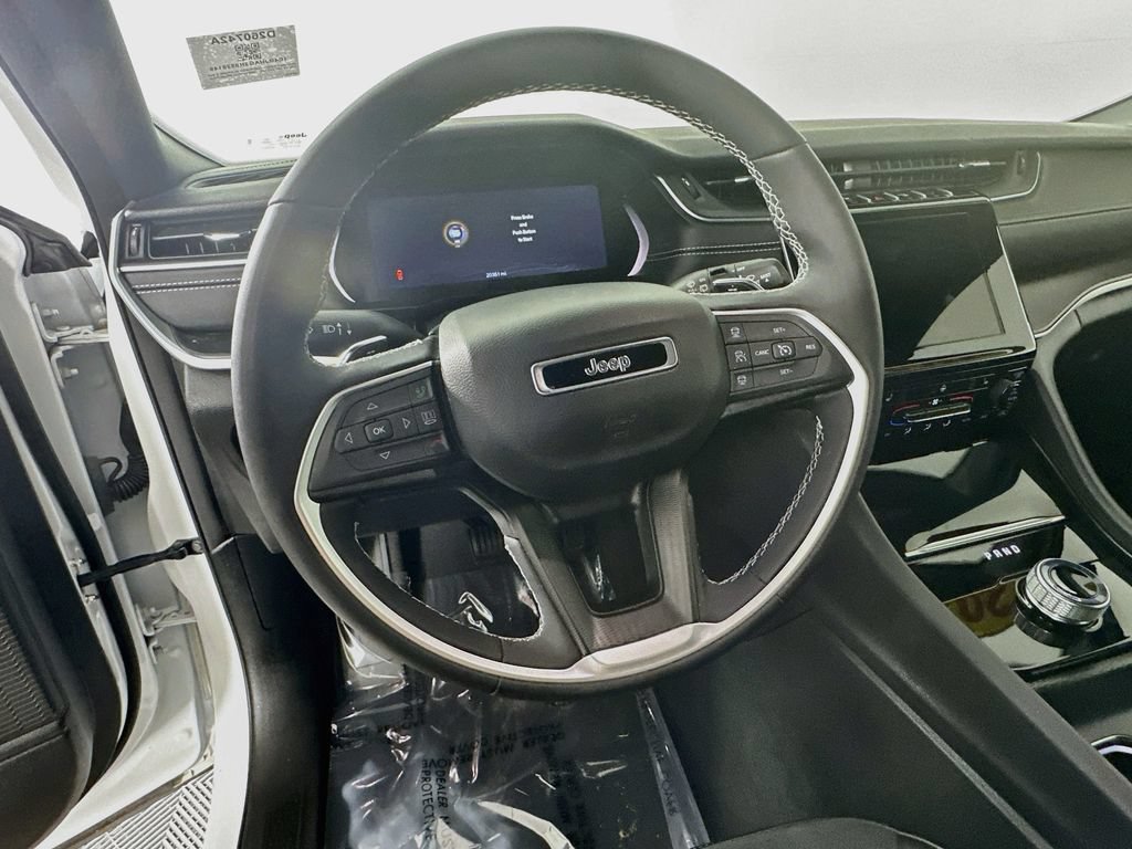 Used 2024 Jeep Grand Cherokee Altitude AWD/4WD image 18