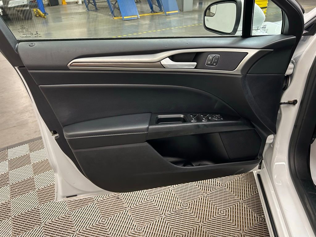 Used 2018 Ford Fusion SE w/ Fusion SE Technology Package image 21