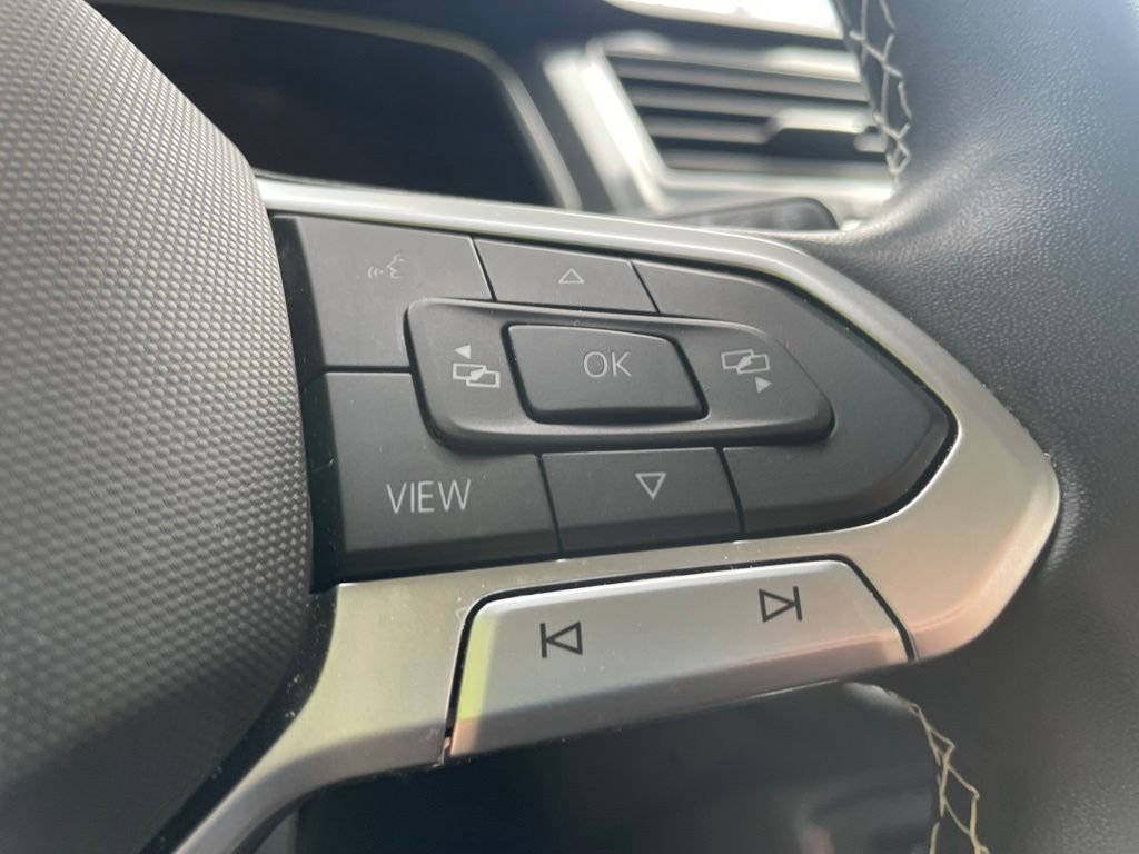 Used 2024 Volkswagen Tiguan SE AWD/4WD image 38