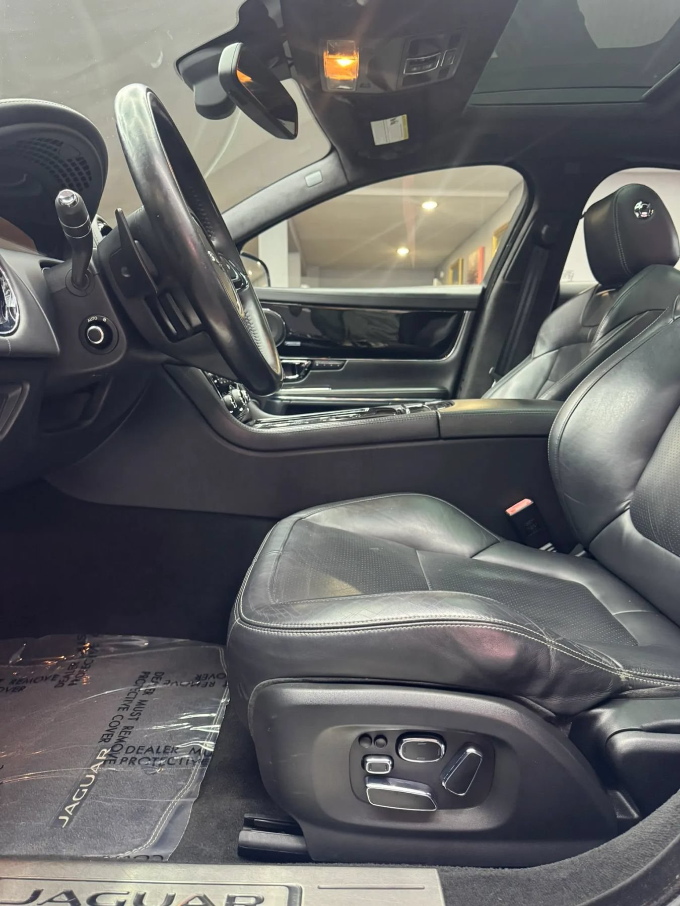 Used 2015 Jaguar XJ RWD image 14