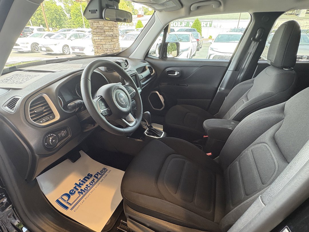 Used 2019 Jeep Renegade Latitude FWD image 20