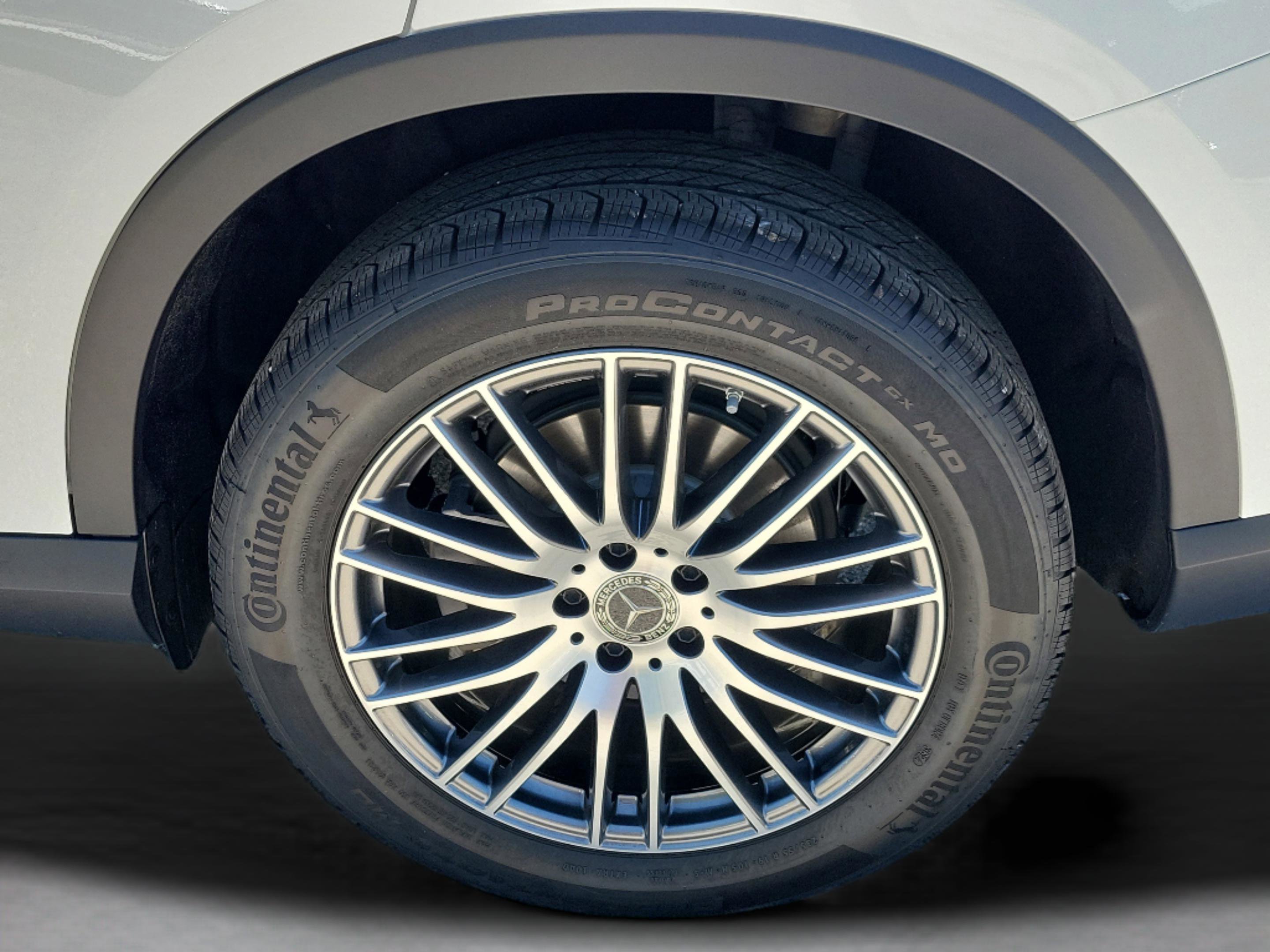 Certified 2025 Mercedes-Benz GLC 300 image 28