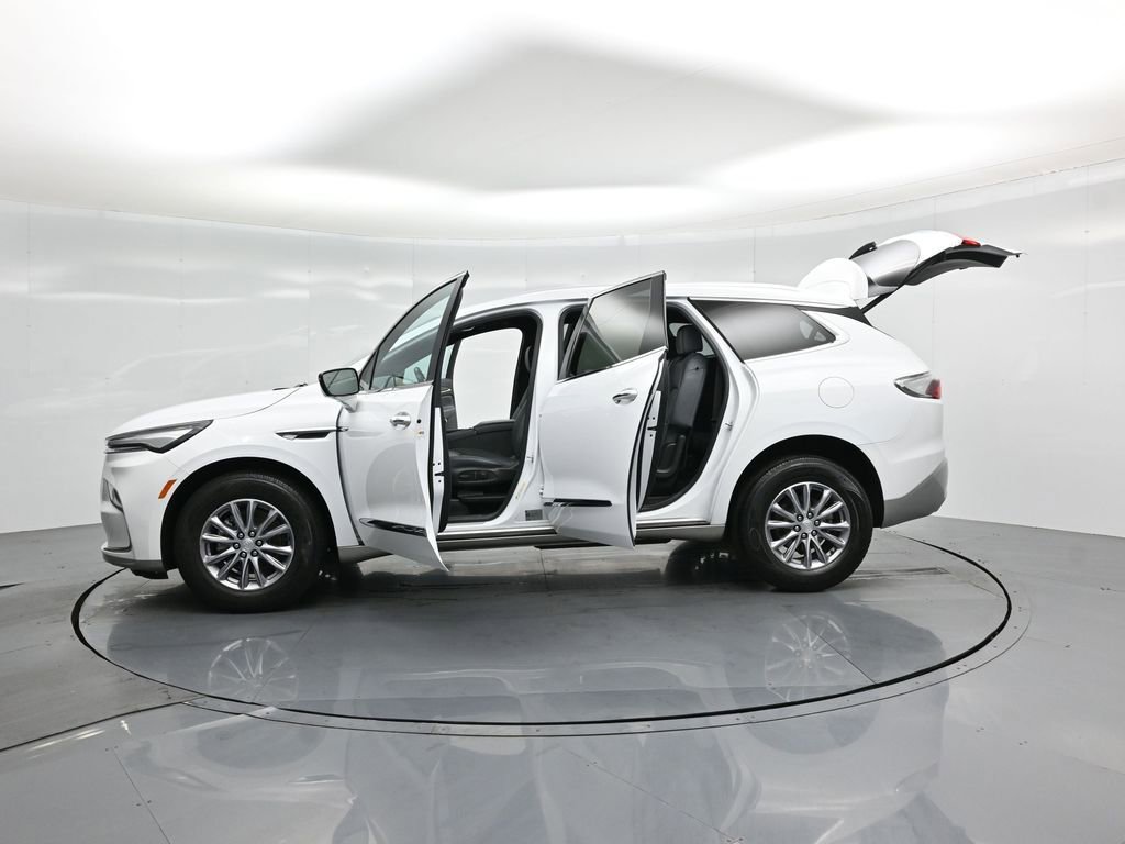 Used 2022 Buick Enclave Essence image 37