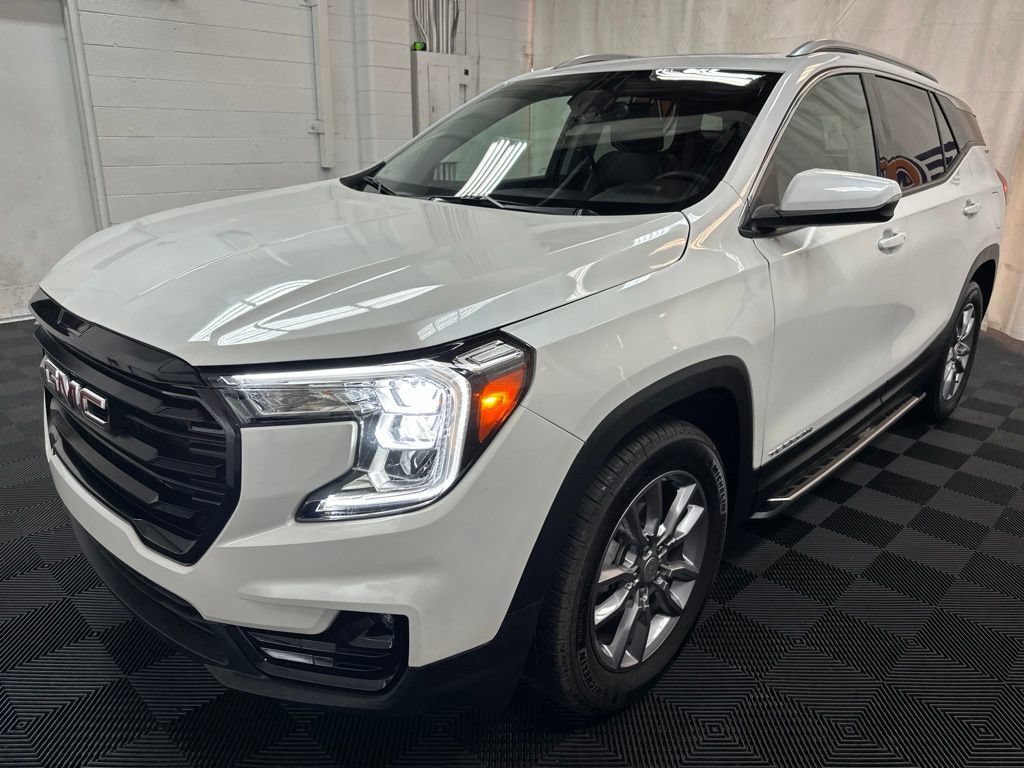 Used 2022 GMC Terrain SLT AWD/4WD image 4