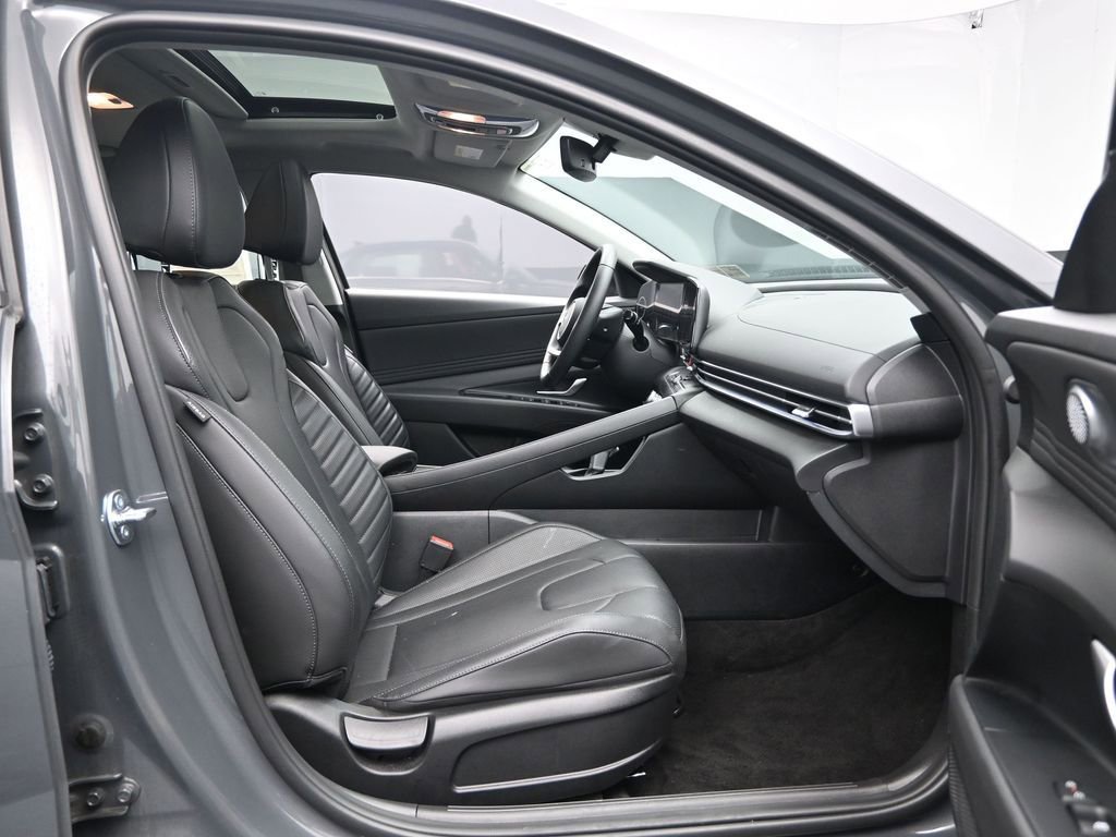 Used 2025 Hyundai Elantra Limited FWD image 28