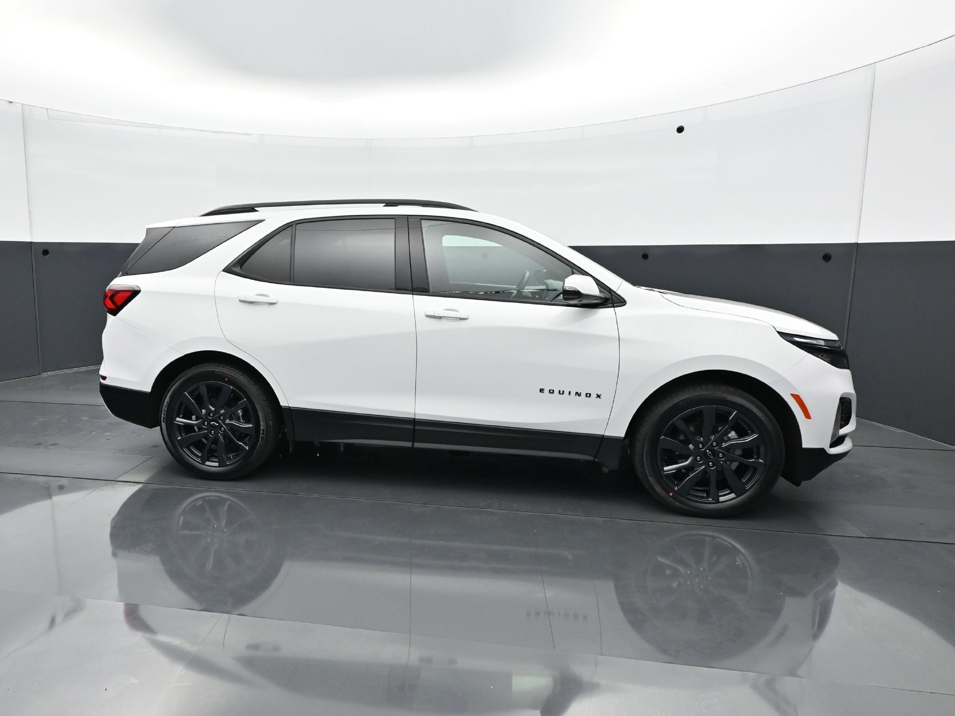 Used 2024 Chevrolet Equinox RS w/ RS Leather Package AWD/4WD image 8