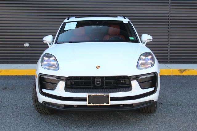 Certified 2025 Porsche Macan image 11