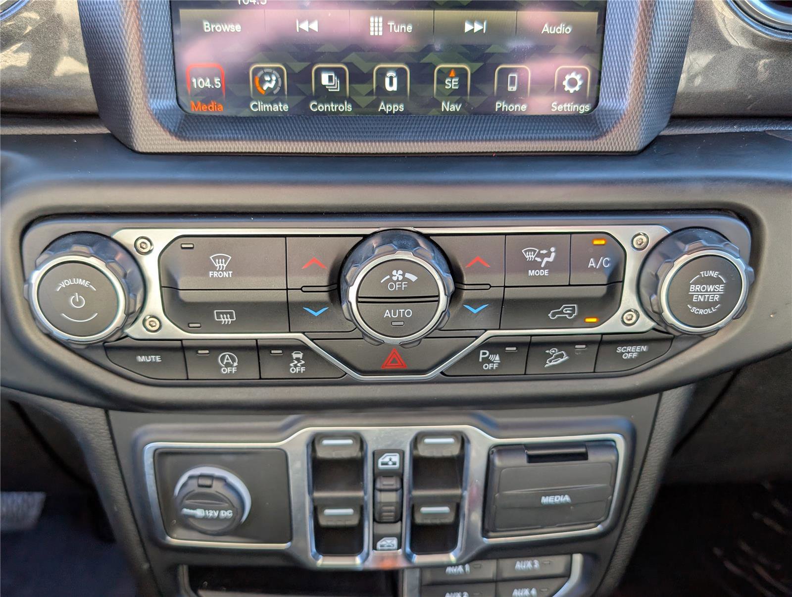 Used 2020 Jeep Wrangler Unlimited Sahara image 25