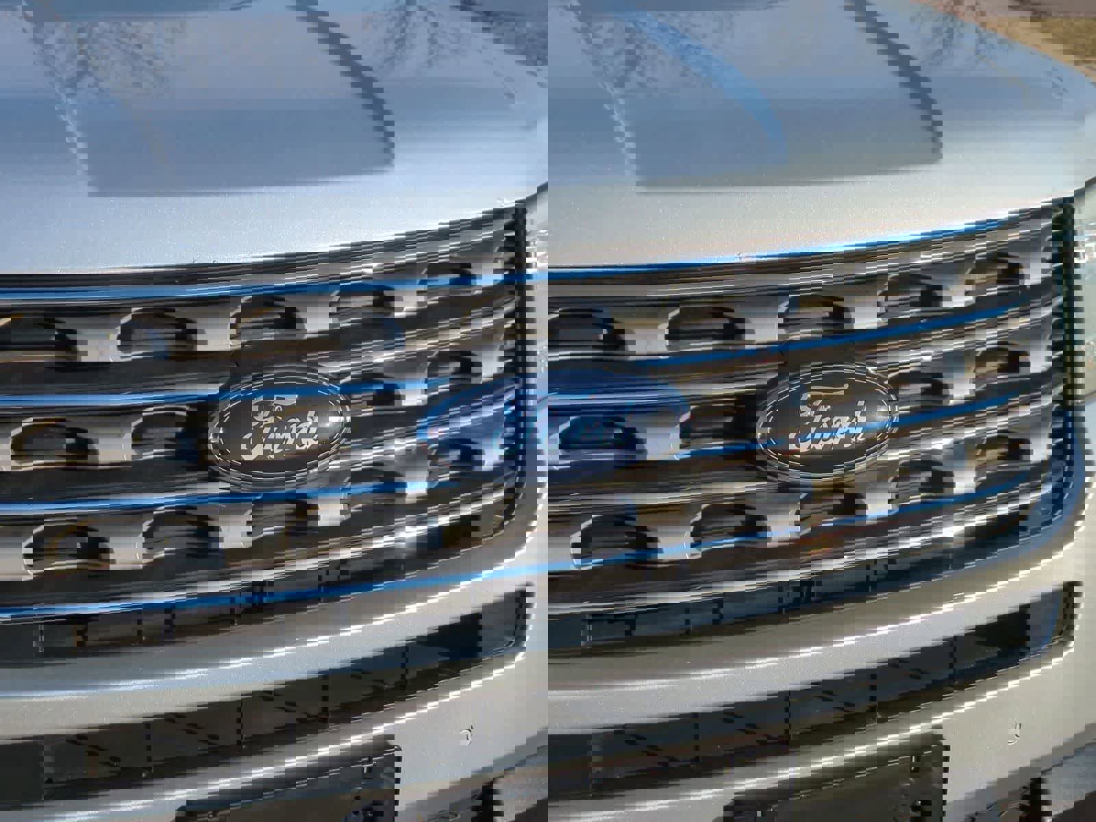 Used 2016 Ford Explorer XLT w/ Equipment Group 202A image 11