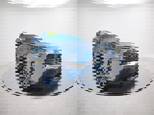 Used 2021 Toyota RAV4 XLE w/ Convenience Package image 9