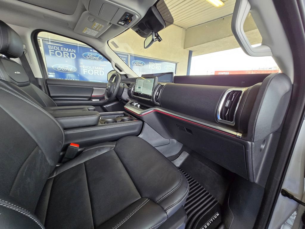 Used 2025 Ford Expedition Platinum w/ Driver's Package image 28
