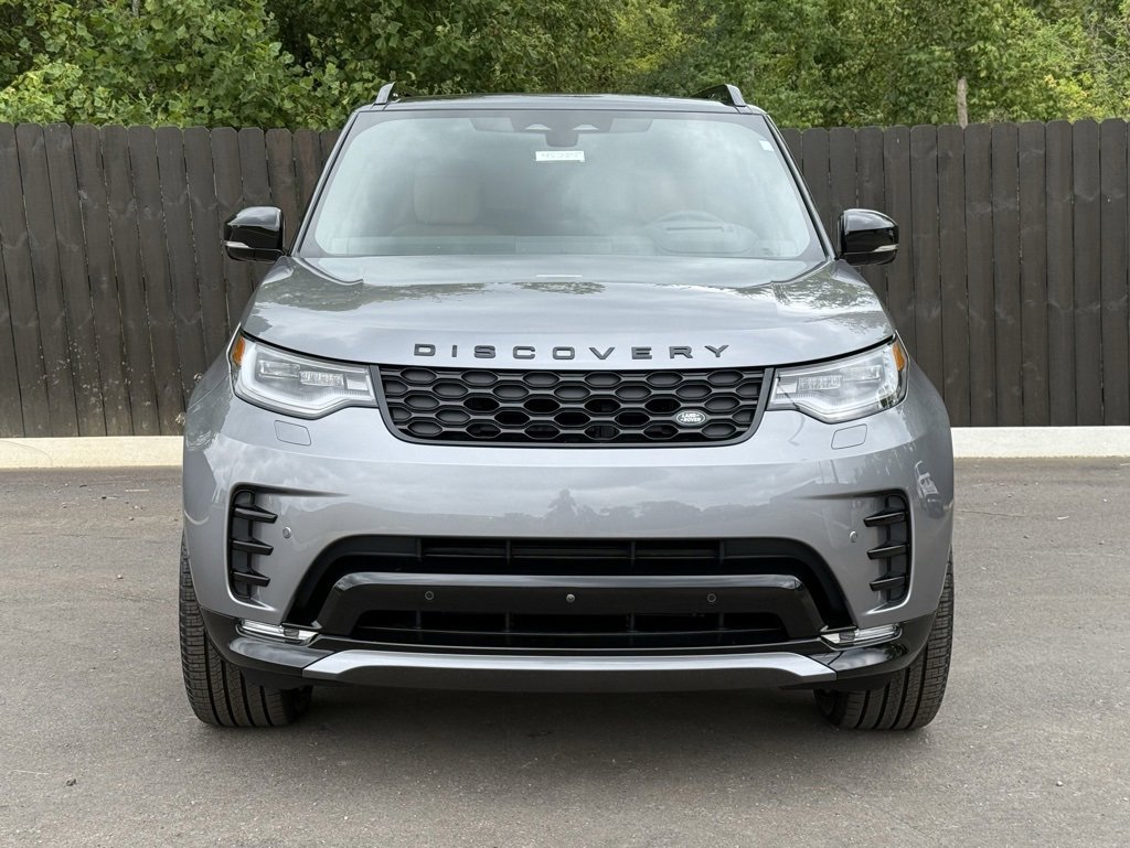 New 2025 Land Rover Discovery Dynamic SE image 9