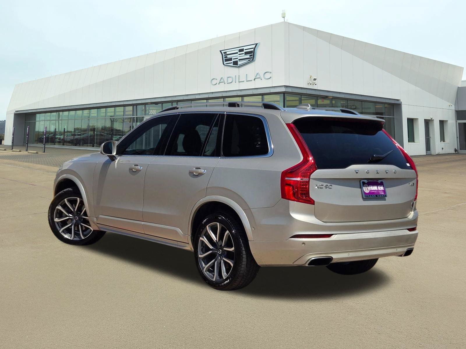 Used 2018 Volvo XC90 T6 Momentum w/ Convenience Package AWD/4WD image 4