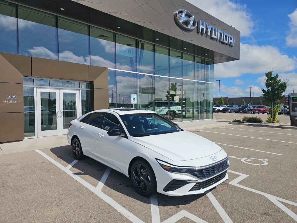 New 2026 Hyundai Elantra SEL Sport FWD image 7