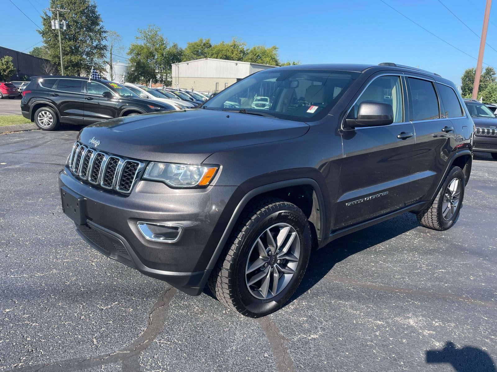 Used 2020 Jeep Grand Cherokee Laredo w/ Security & Convenience Group image 2