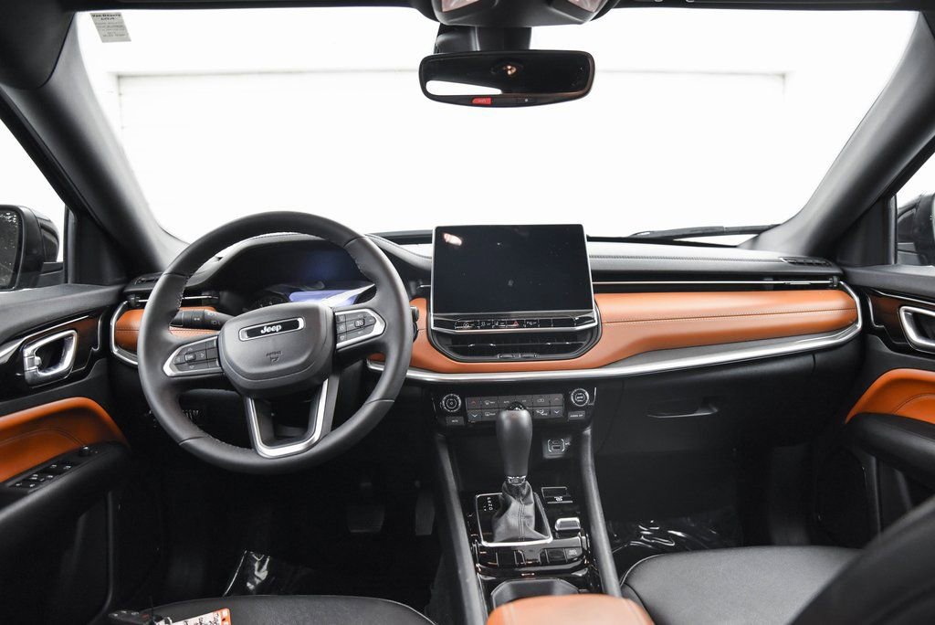 Used 2024 Jeep Compass Limited image 23