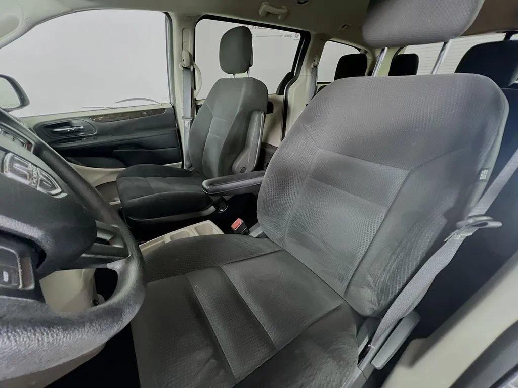 Used 2016 Dodge Grand Caravan SE w/ Quick Order Package 29E SE FWD image 19