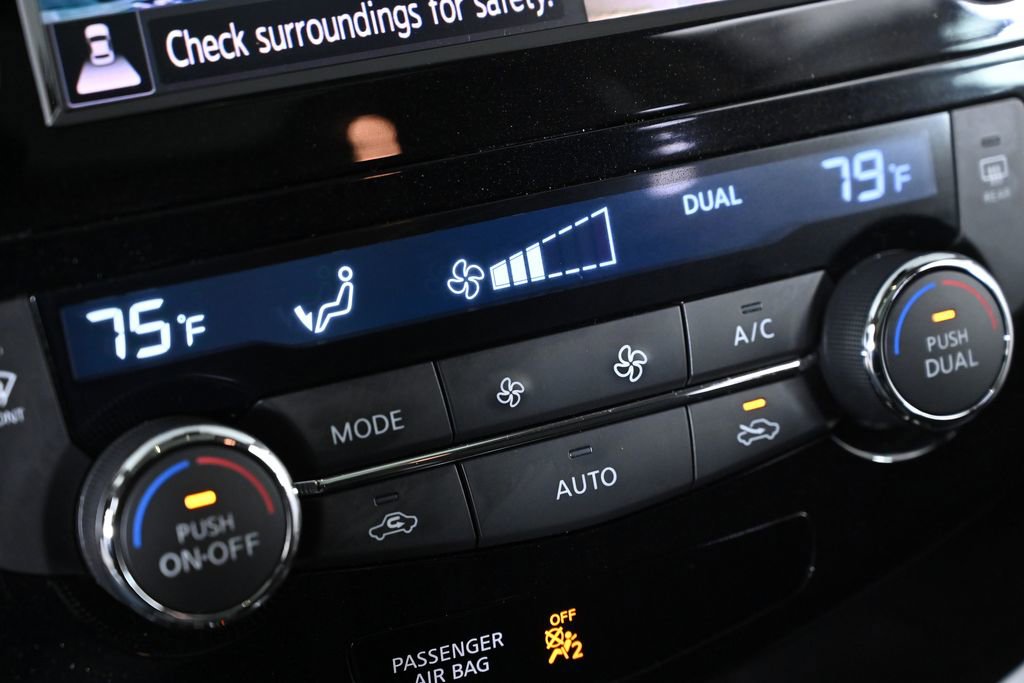 Used 2019 Nissan Rogue SV w/ Sun & Sound Touring Package image 18