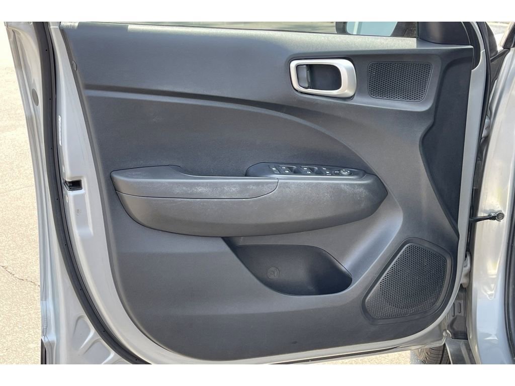 Used 2021 Hyundai Venue SE image 12