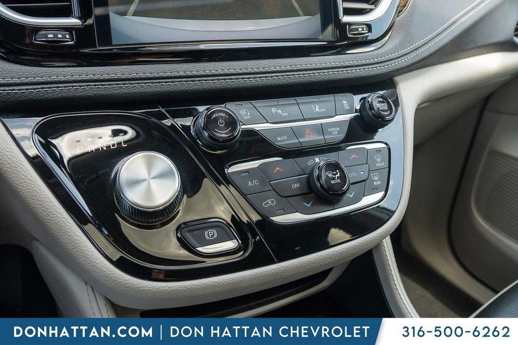 Used 2023 Chrysler Pacifica Limited FWD image 10