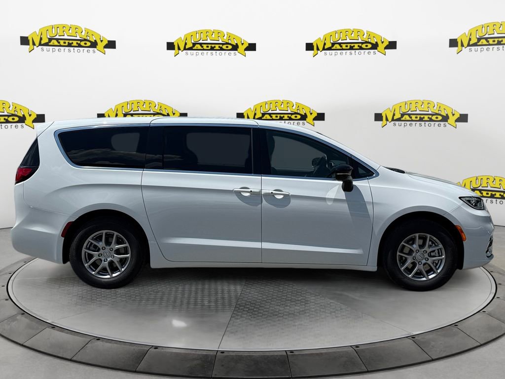 New 2026 Chrysler Pacifica Select image 6