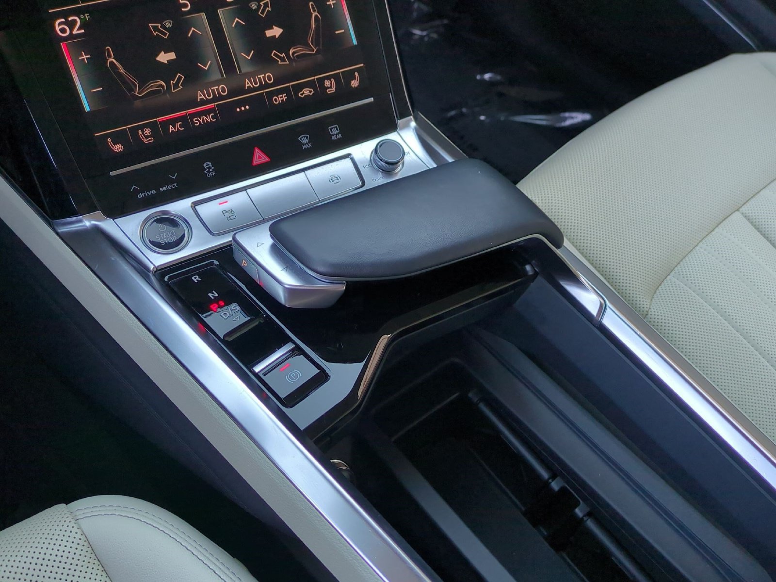 Used 2024 Audi Q8 e-tron Premium Plus w/ Premium Plus Package AWD/4WD image 14