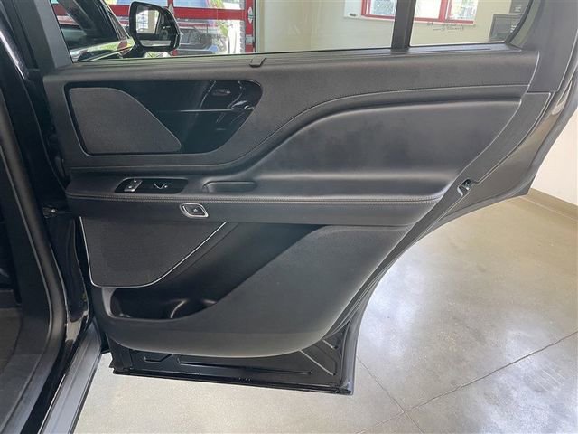 Used 2023 Lincoln Aviator AWD image 23