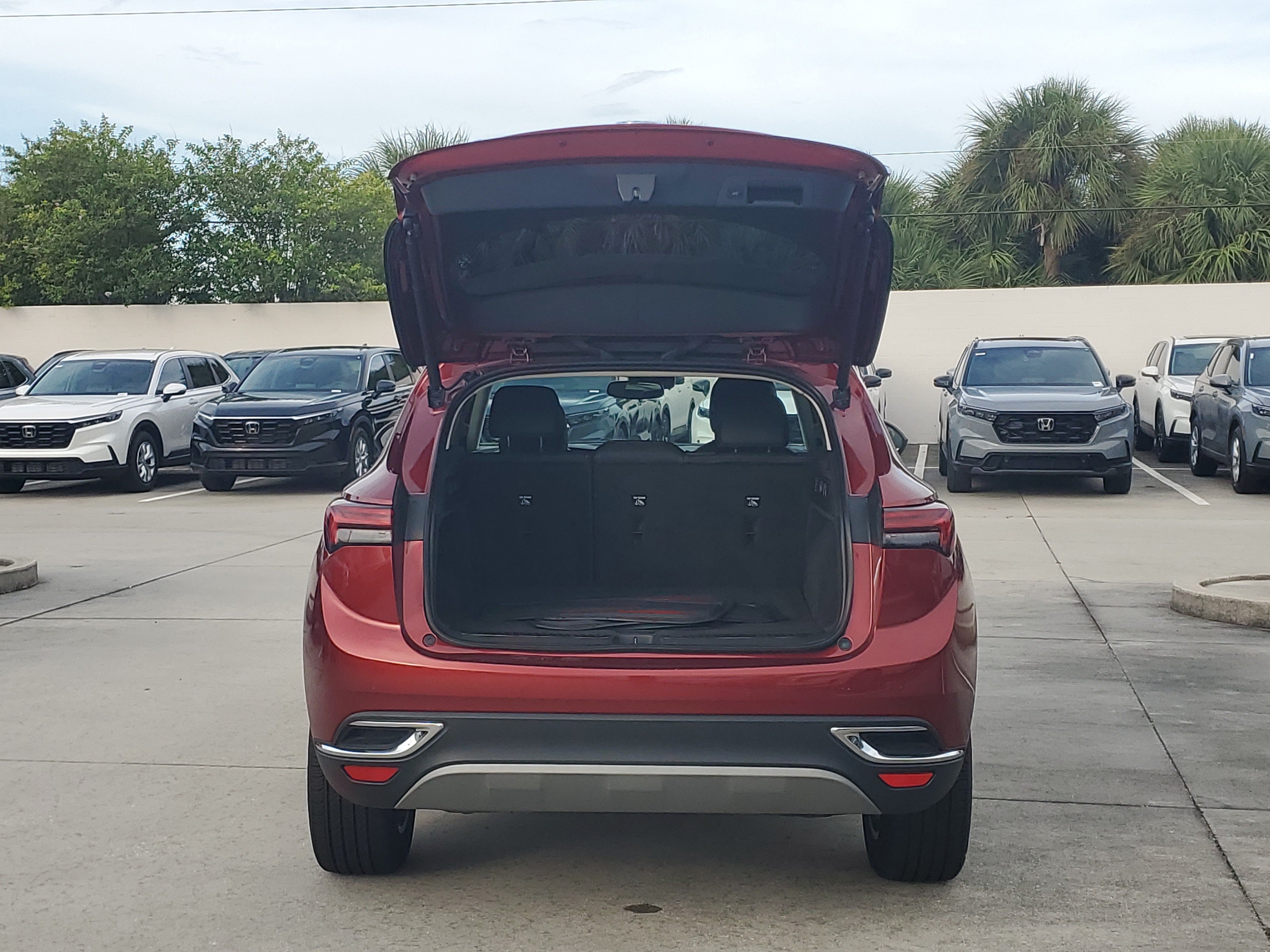 Used 2021 Buick Envision Essence w/ Technology Package I FWD image 7