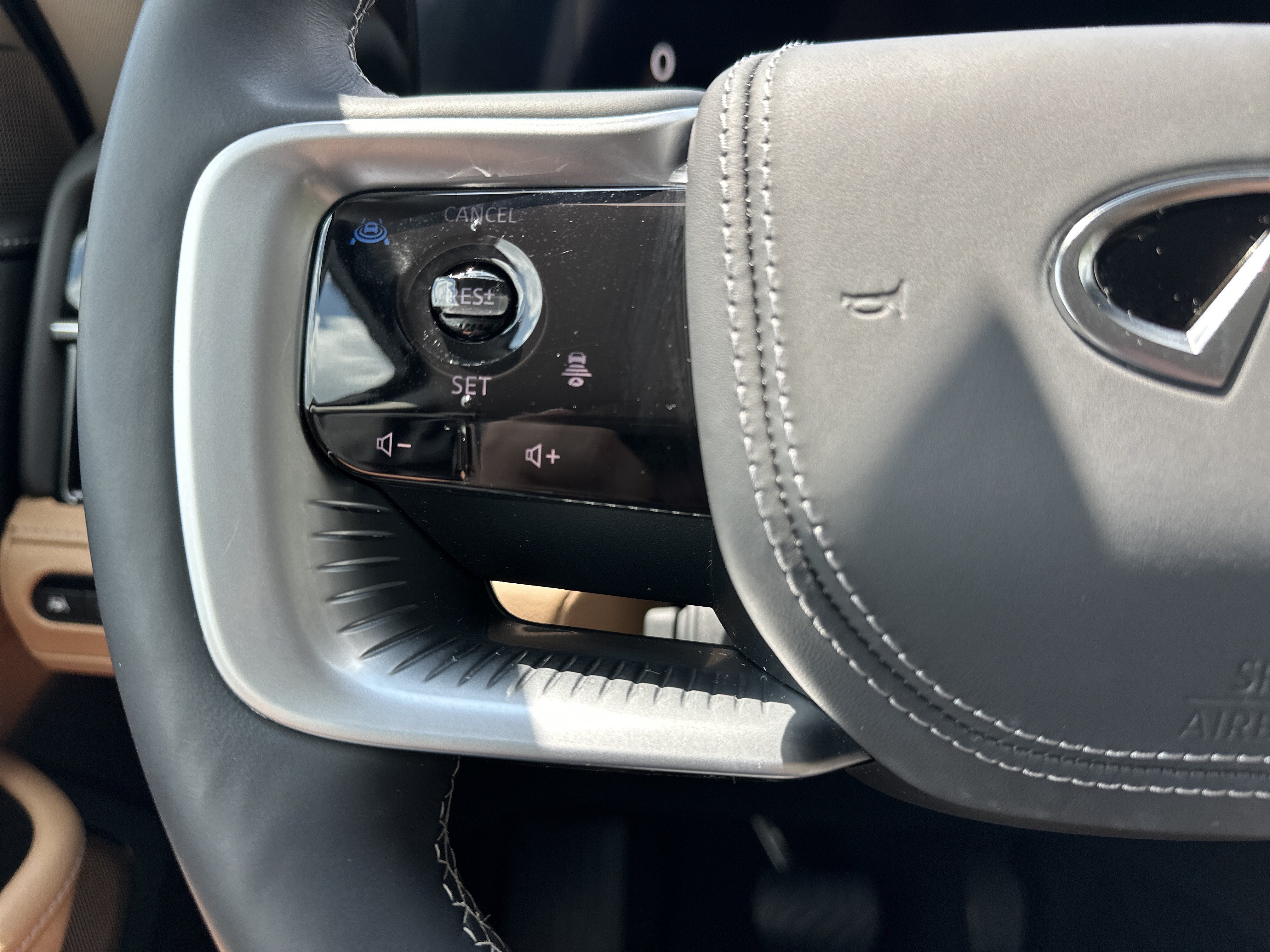 Used 2025 INFINITI QX80 Sensory AWD/4WD image 19