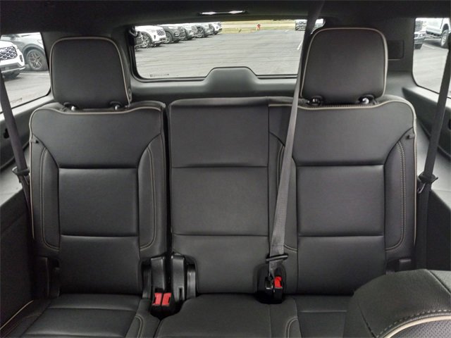 Used 2023 Chevrolet Suburban Premier image 15
