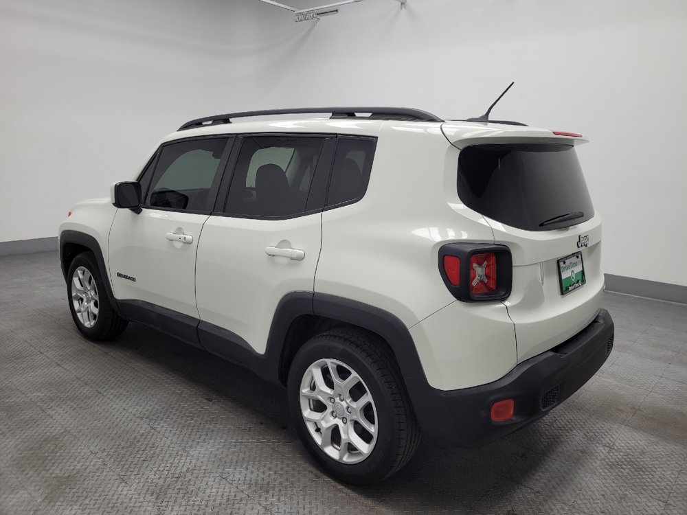 Used 2017 Jeep Renegade Latitude FWD image 3