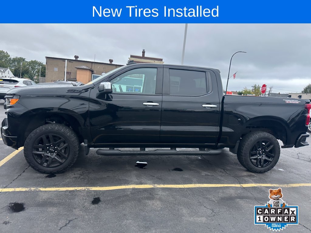 Used 2023 Chevrolet Silverado 1500 Custom Trail Boss w/ LPO, Dark Essentials Package AWD/4WD image 2