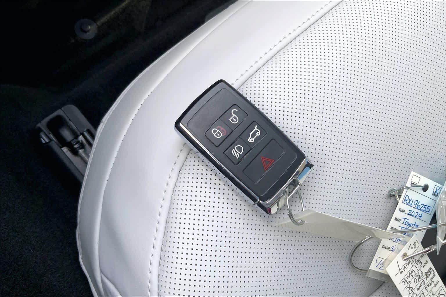 Used 2023 Land Rover Range Rover Sport SE AWD/4WD image 11