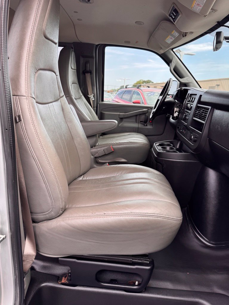 Used 2019 Chevrolet Express 2500 LS w/ Driver Convenience Package RWD image 10