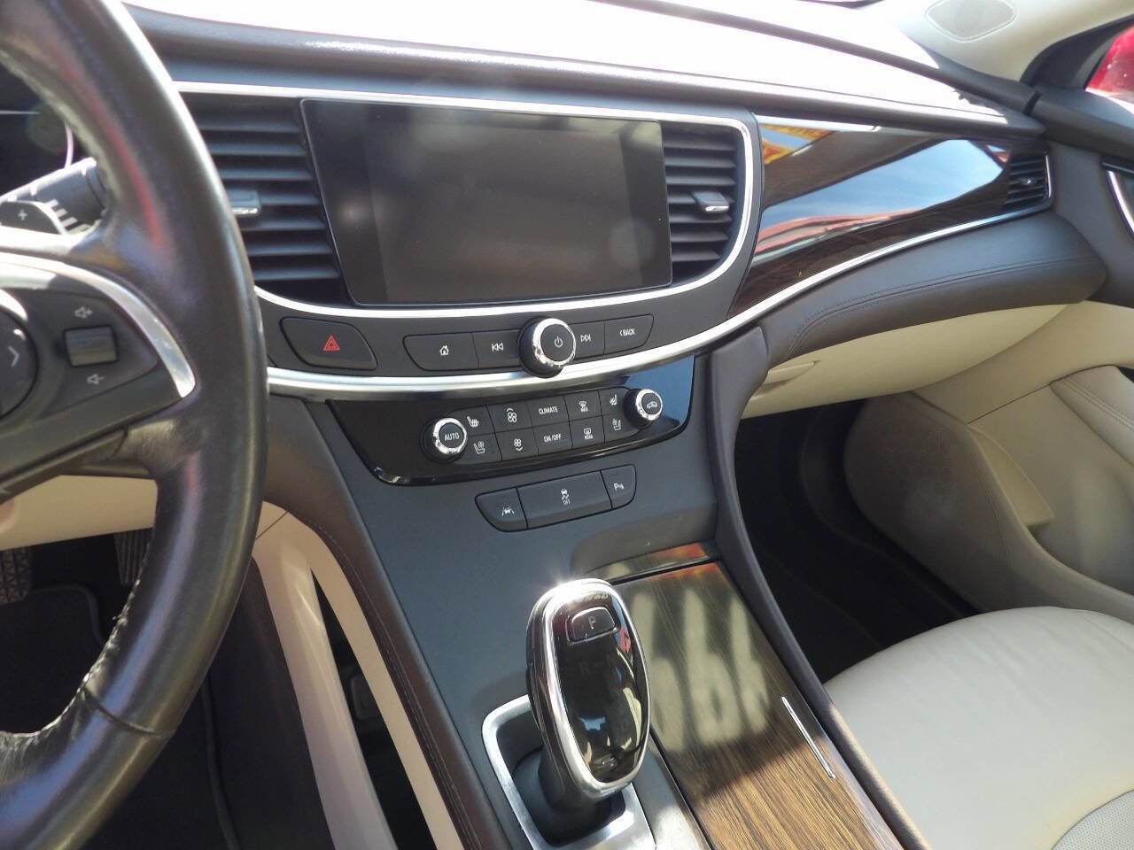 Used 2017 Buick LaCrosse Premium image 7