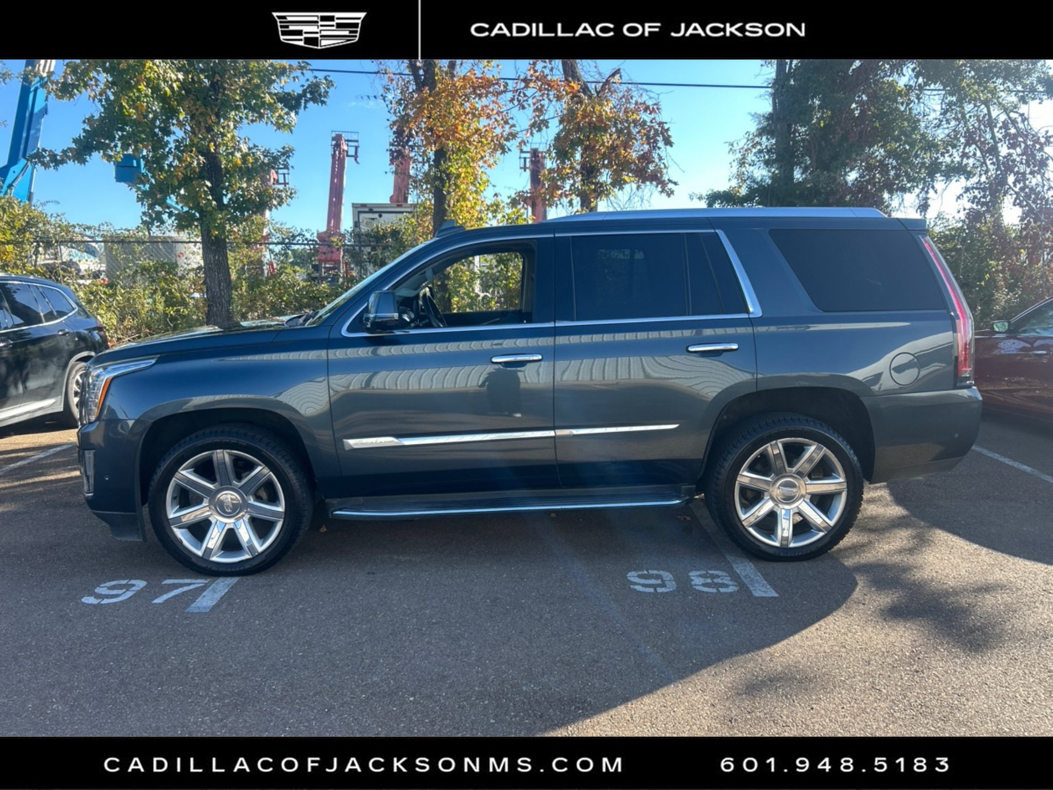 Used 2019 Cadillac Escalade Luxury AWD/4WD image 3
