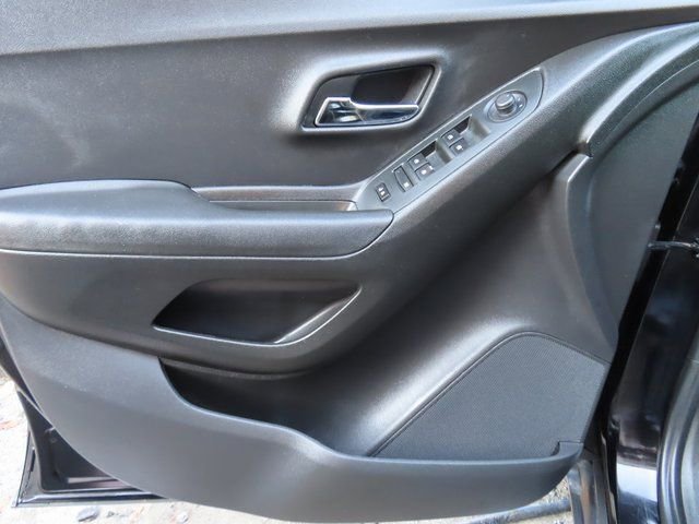 Used 2019 Chevrolet Trax LT w/ Driver Confidence Package FWD image 26