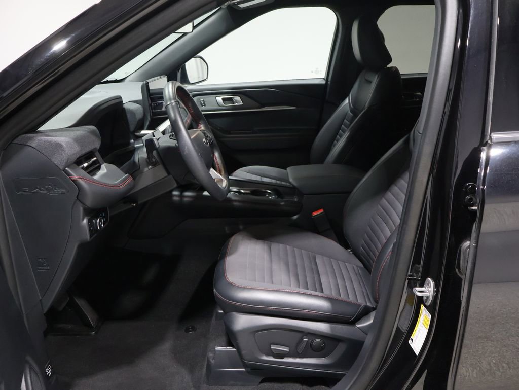 Used 2025 Ford Explorer ST-Line w/ ST-Line Street Pack image 10