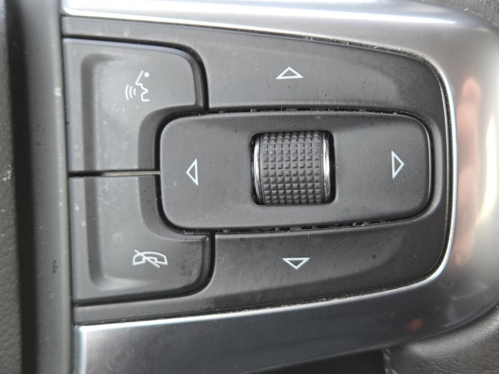 Used 2020 Chevrolet Blazer LT FWD image 32