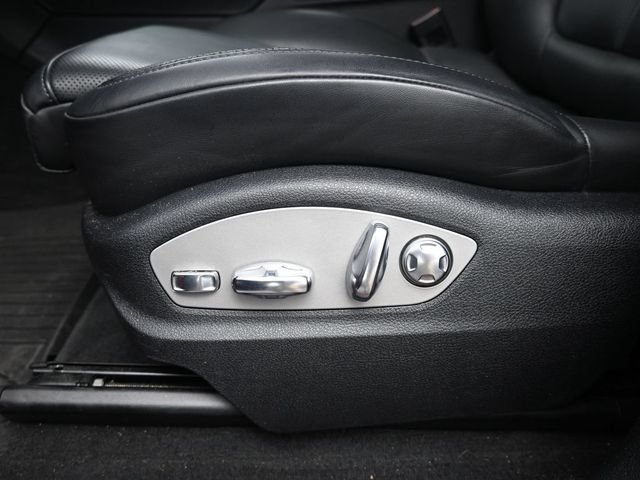 Certified 2022 Porsche Macan AWD/4WD image 10