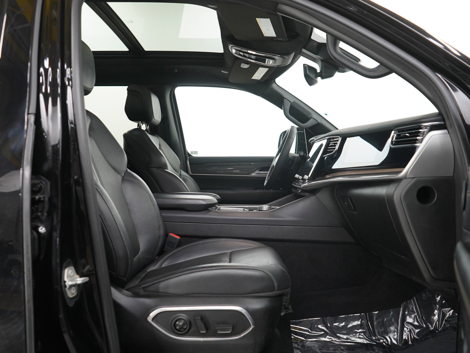 Used 2022 Jeep Wagoneer Series III w/ Premium Group I image 10