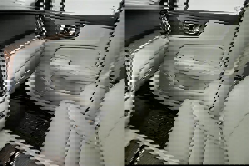 Used 2021 Volvo S60 T6 Momentum w/ Premium Package image 34