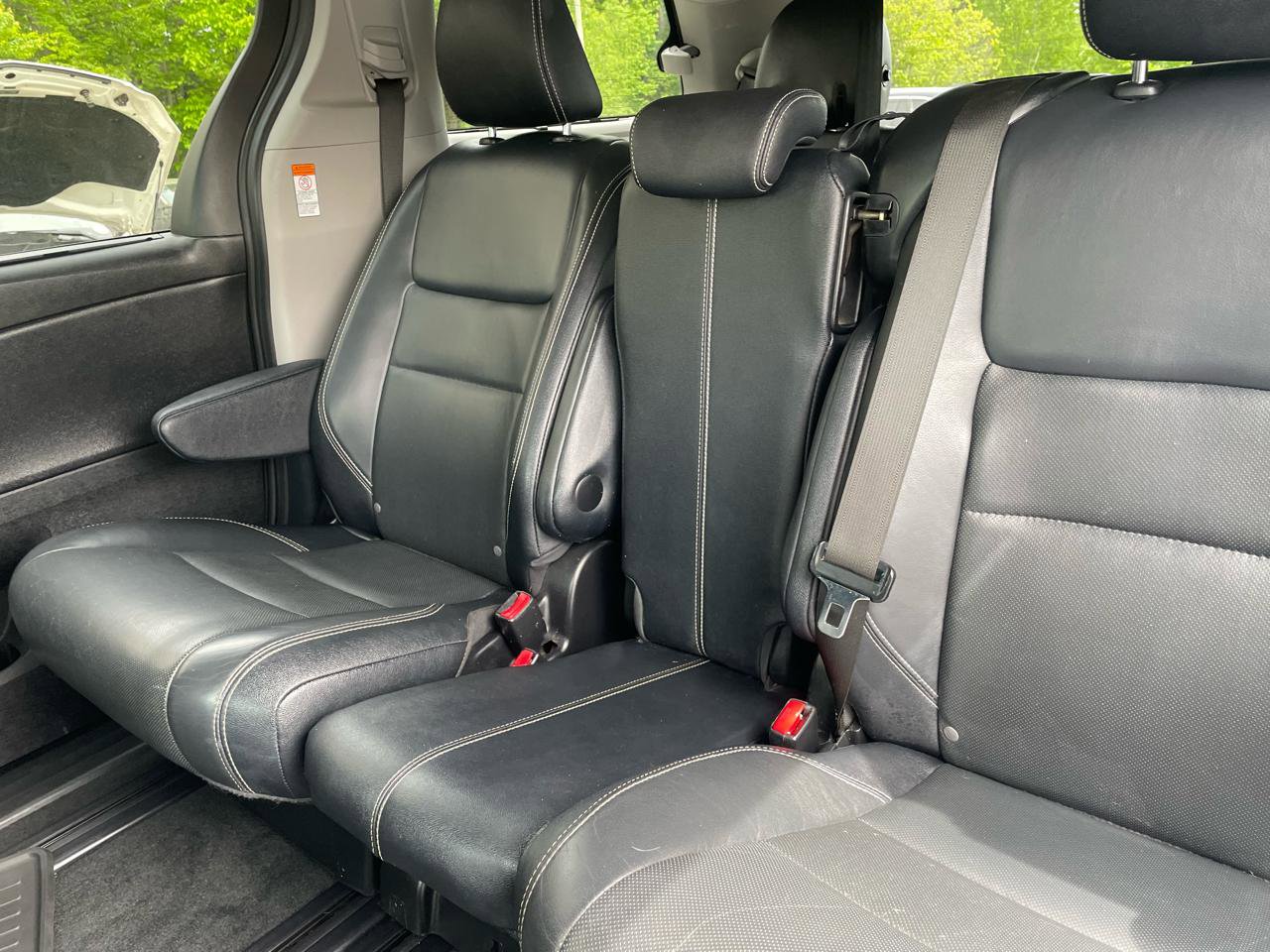 Used 2015 Toyota Sienna SE FWD image 11