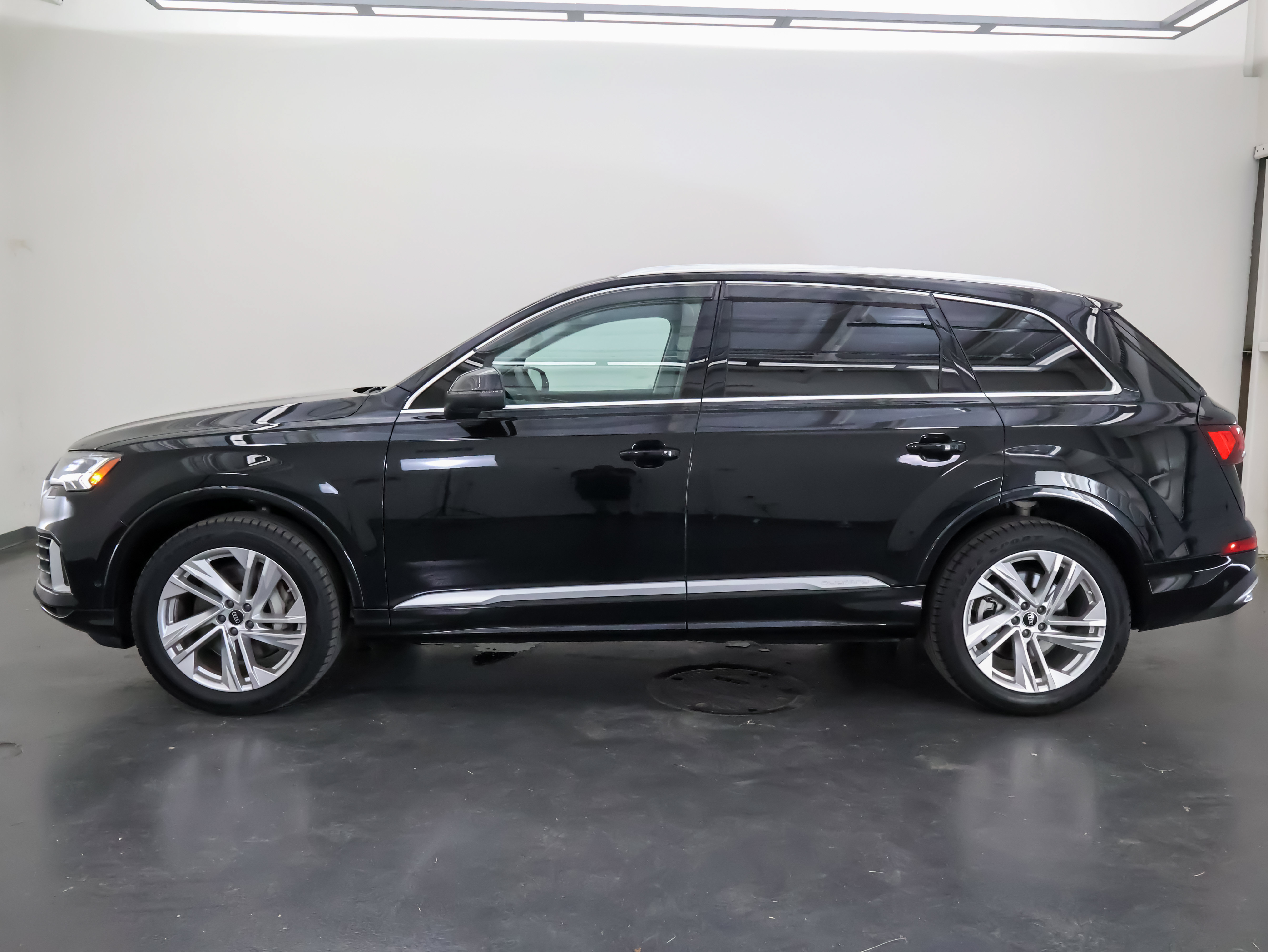 Used 2023 Audi Q7 3.0T Premium Plus w/ Premium Plus Package AWD/4WD image 6