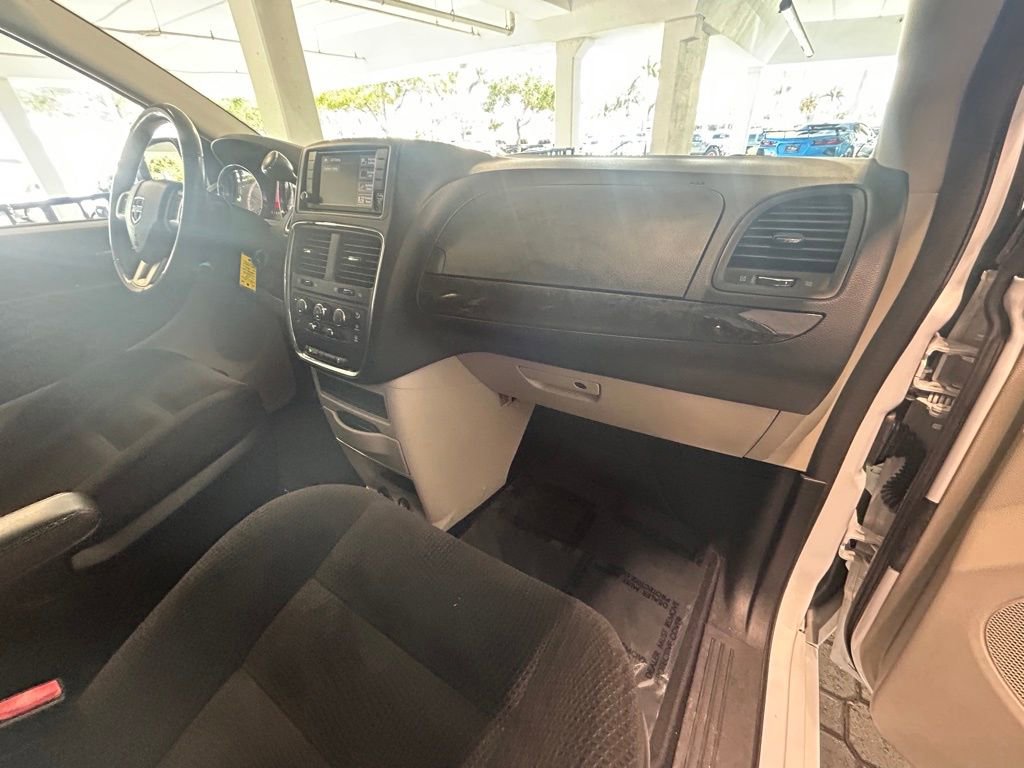 Used 2020 Dodge Grand Caravan SE w/ Rear Park Assist Package image 23