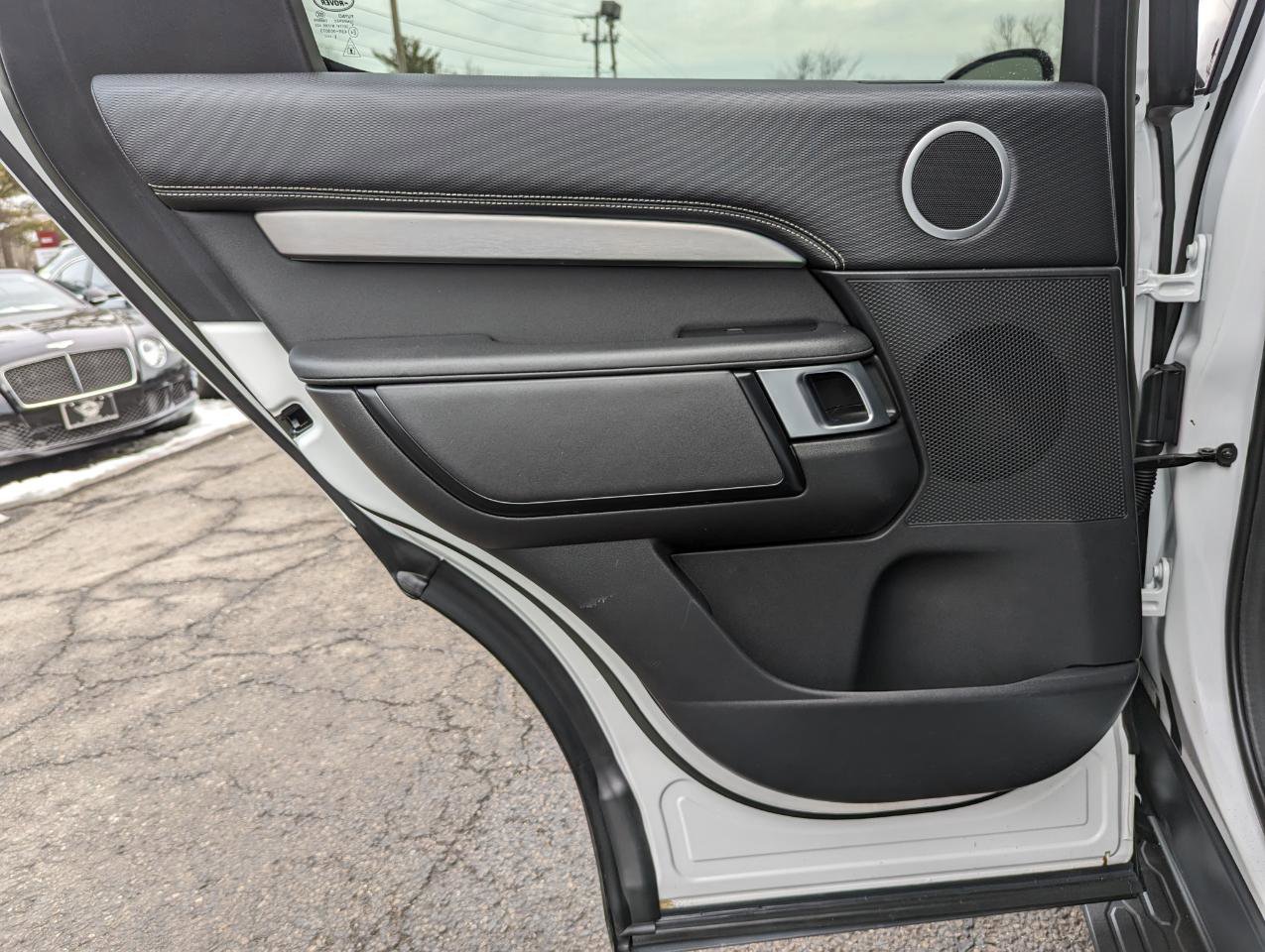 Used 2023 Land Rover Discovery S R-Dynamic image 34