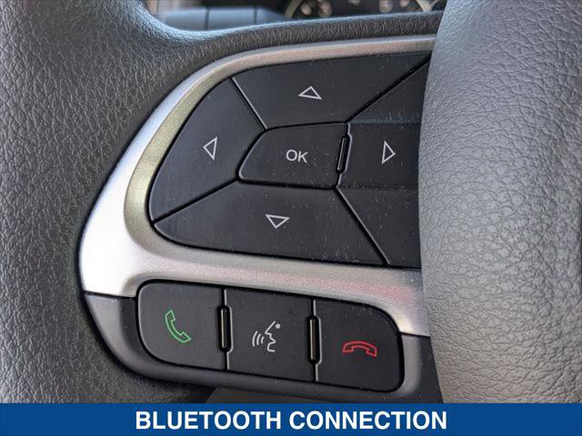 Used 2023 Jeep Renegade Latitude AWD/4WD image 14