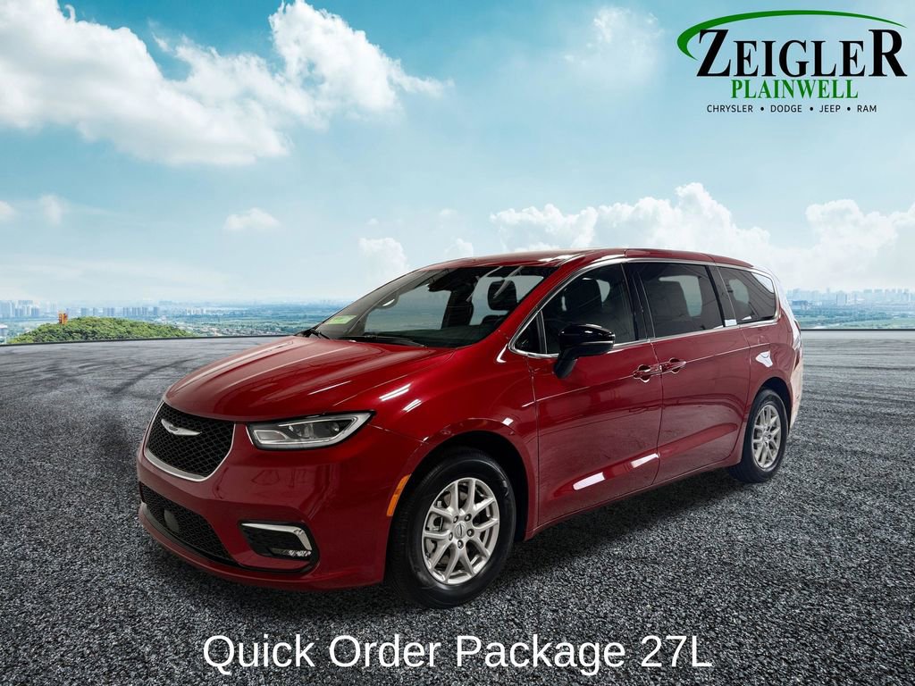 Used 2025 Chrysler Pacifica Select video 2